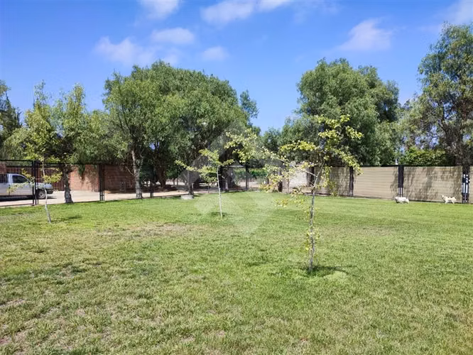 Casa arriendo 4D3B canchas tenis/paddle Condominio Talagante