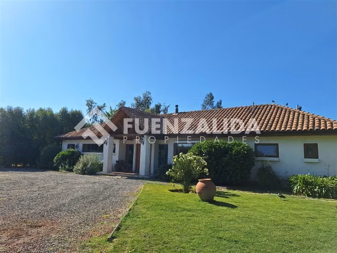 Casa en venta de 4 dorm. en Peñaflor. Colonia Alemana.