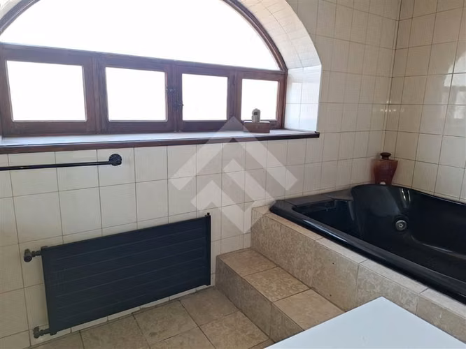 Casa en venta de 6 dorm. en Calera de Tango