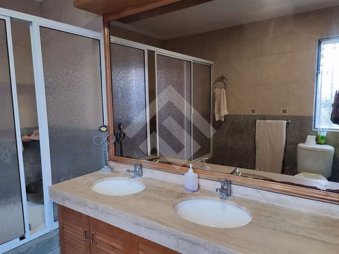 Local Comercial con casa en venta en buen sector Talagante.
