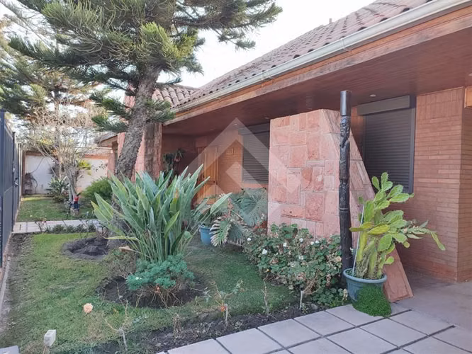 Local Comercial con casa en venta en buen sector Talagante.