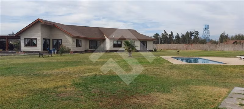 Casa en venta de 4D 4B Piscina Quincho en Isla de Maipo