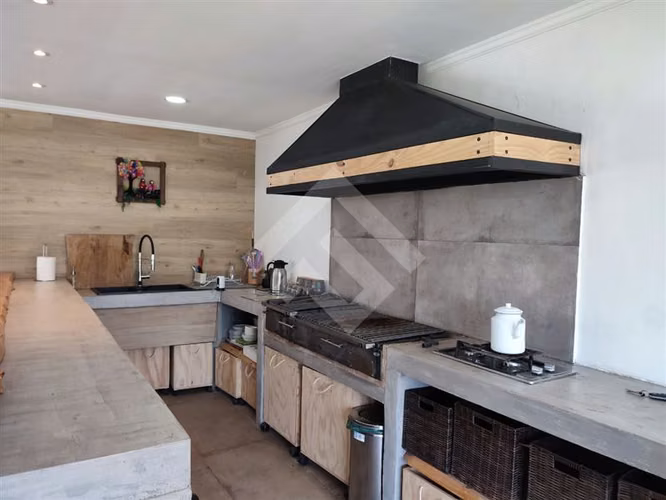 Parcela con 2 casas piscina Quincho en Padre Hurtado