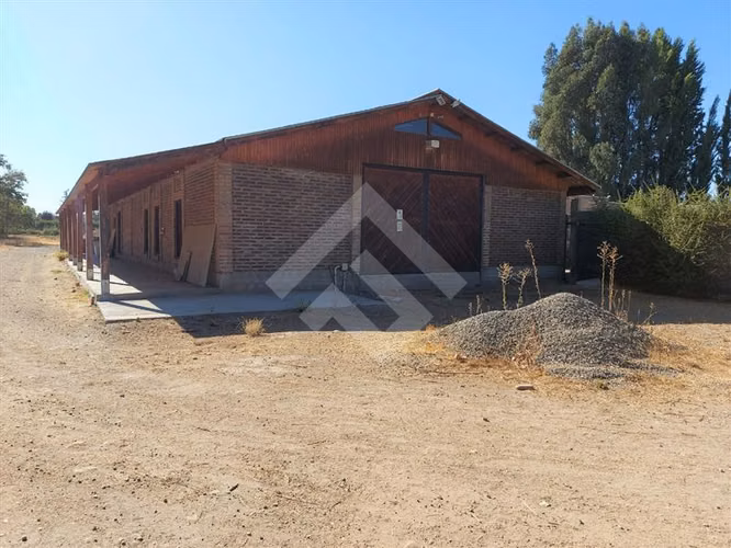 Oficina con casa, bodega luz trifasica vendo en Malloco