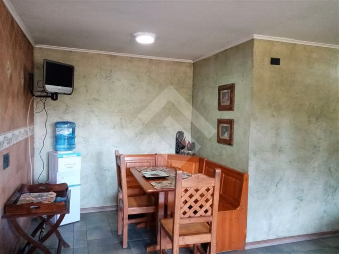Parcela con casa 2 piscinas Condominio en venta en Talagante