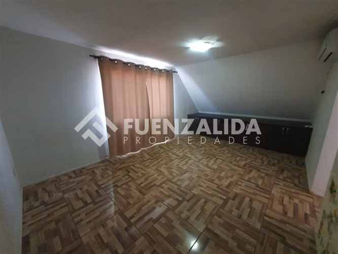 Casa en arriendo de 4 dorm. en Peñaflor