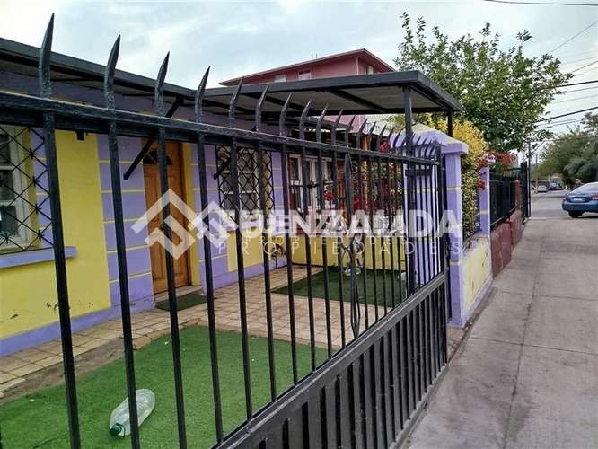 Casa en venta en psj. cerrado de 4 dorm. en San Joaquín