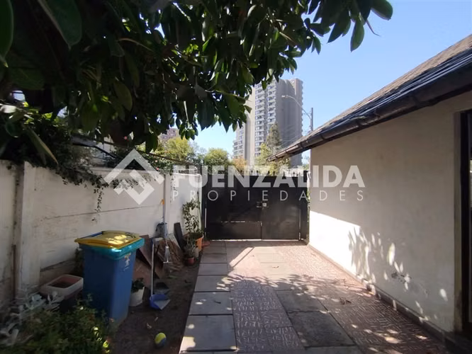 Casa en venta de 3 D-1B a pasos de metro Mirador.