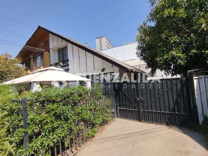 Casa en venta de 3 D-1B a pasos de metro Mirador.