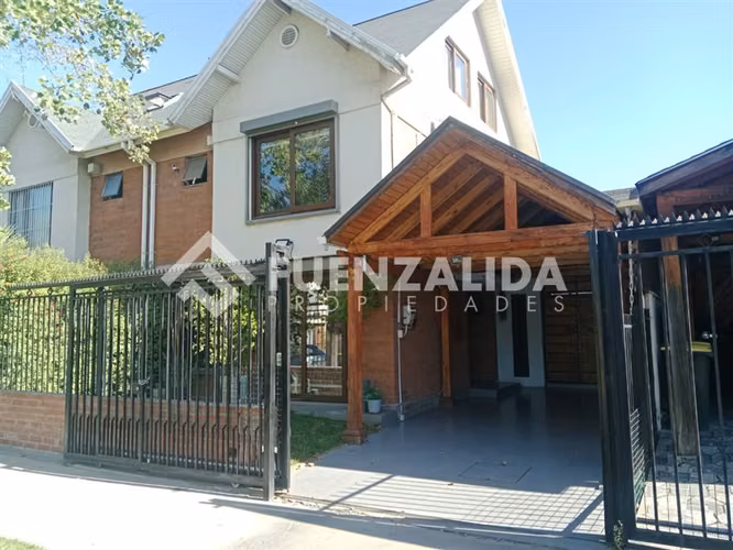Casa en venta de 4 dorm. en La Florida
