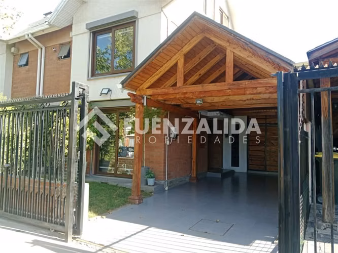 Casa en venta de 4 dorm. en La Florida