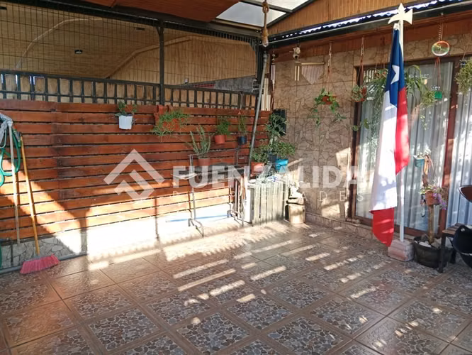 Casa en venta de 2 dorm. en La Florida