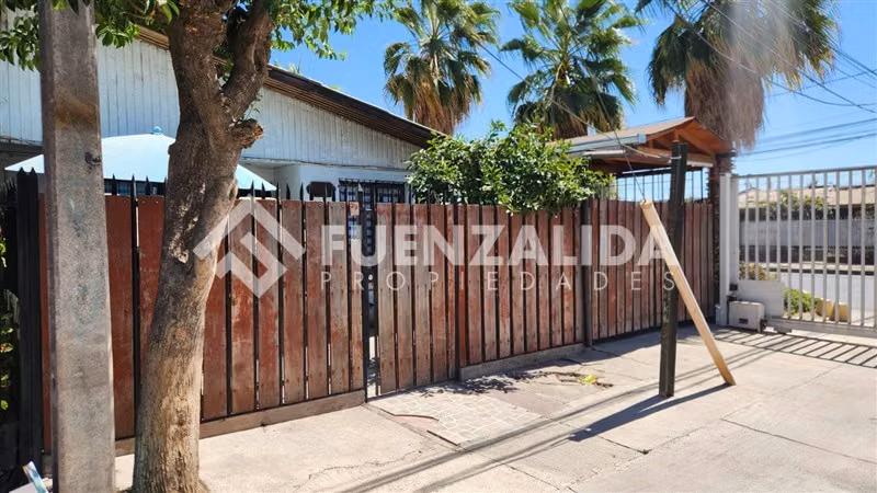 Casa en venta de 3 dorm. 2.baños.apta para comencio ,casa es