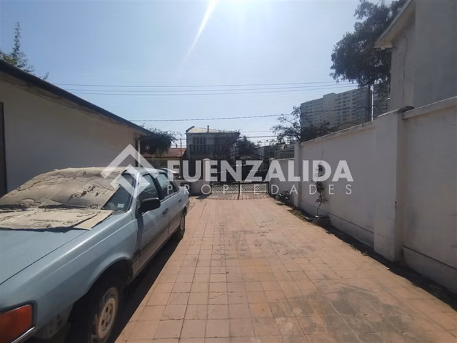 Vende Casa 4D, 2B, San Joaquín, Metro. Rodrigo de Araya