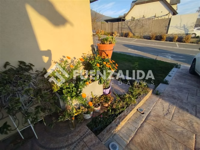 Casa en venta de 4 dorm. en La Florida
