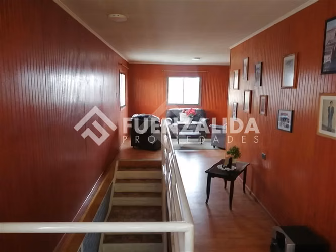 Casa en venta de 4 dorm. en La Cisterna