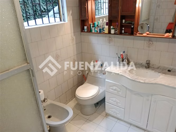 Casa en venta de 5 dorm. en La Florida