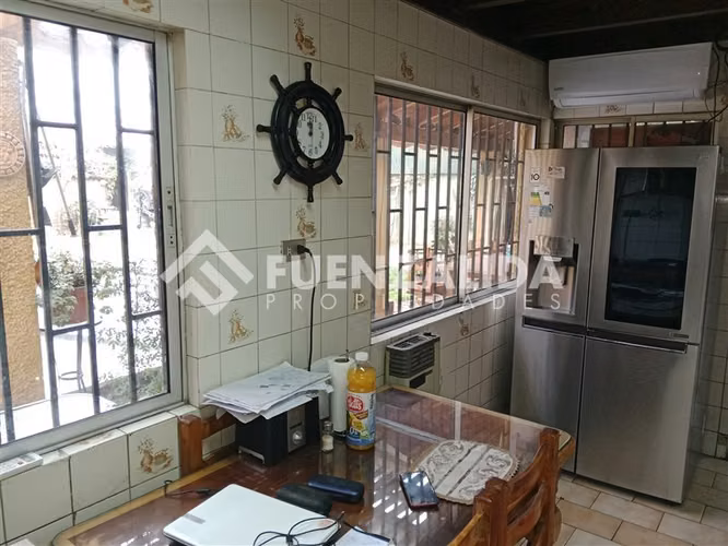 Casa en venta de 5 dorm. en La Florida