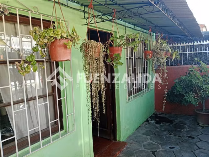 Casa en venta de 4 dorm. en La Granja