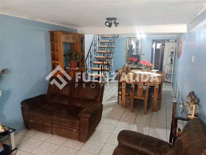 Casa en venta de 4 dorm. en La Florida