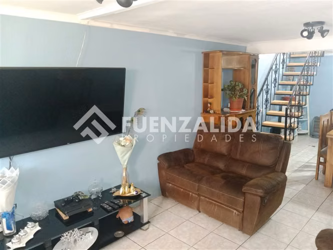 Casa en venta de 4 dorm. en La Florida
