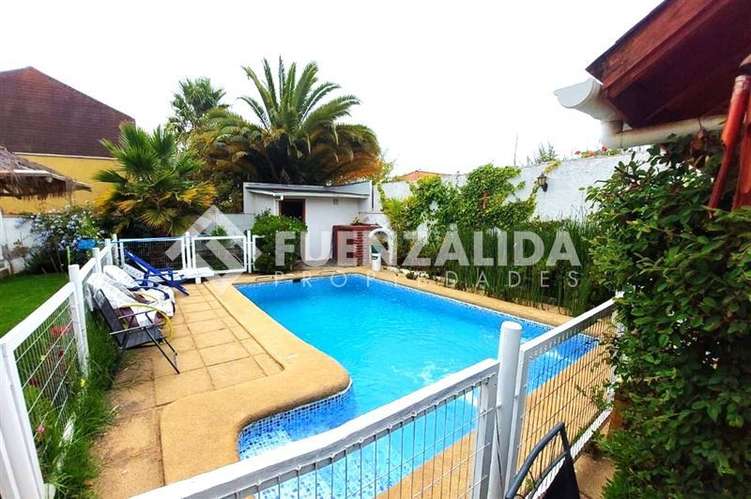 Casa en venta de 5 dorm. en Algarrobo
