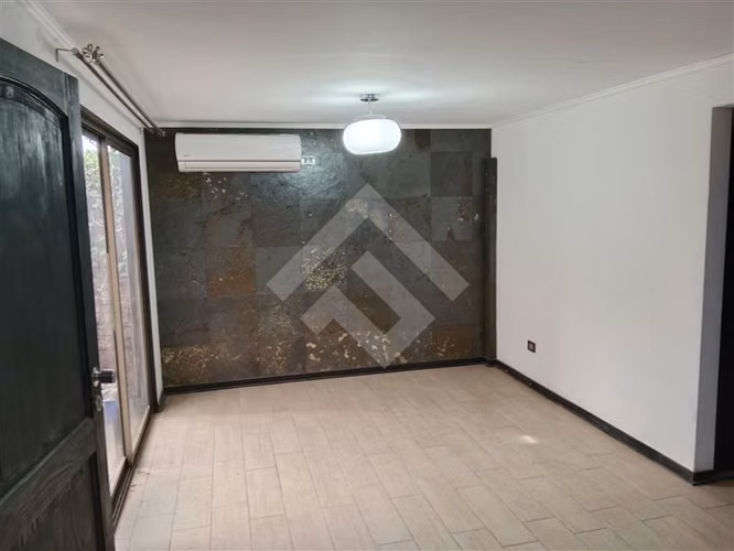 Casa en venta de 4 dorm. en La Florida