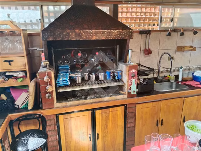 Casa en venta de 6 dorm. en La Florida