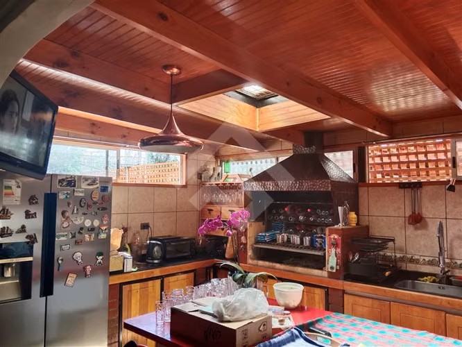 Casa en venta de 6 dorm. en La Florida