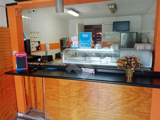 Casa en venta de 6 dorm. en La Florida