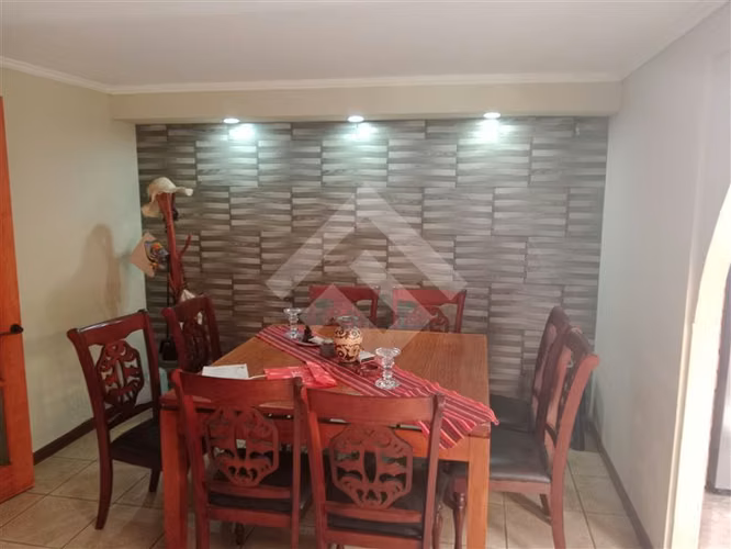 Casa en venta de 6 dorm. en La Florida