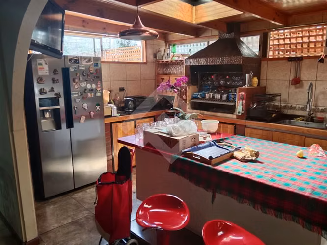 Casa en venta de 6 dorm. en La Florida
