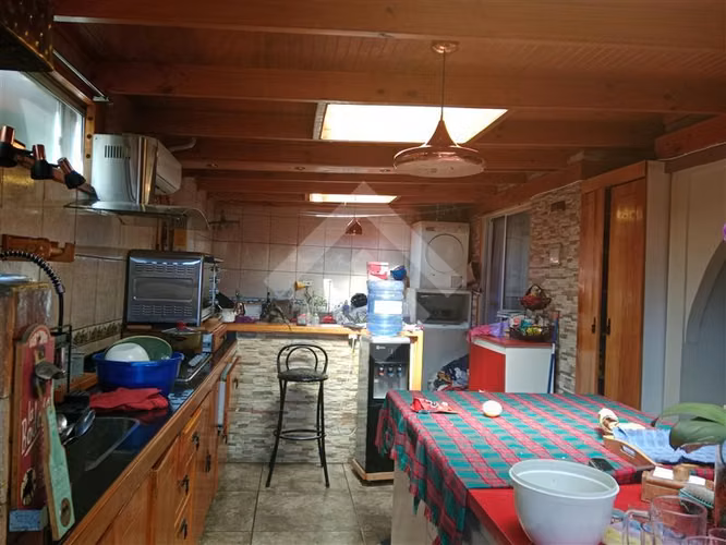 Casa en venta de 6 dorm. en La Florida