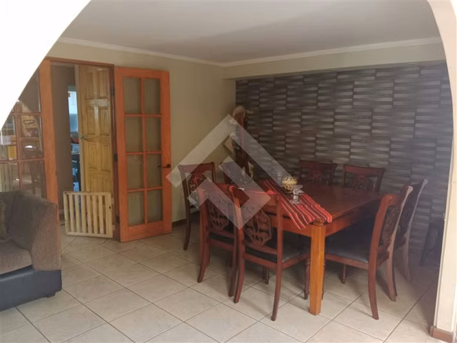 Casa en venta de 6 dorm. en La Florida