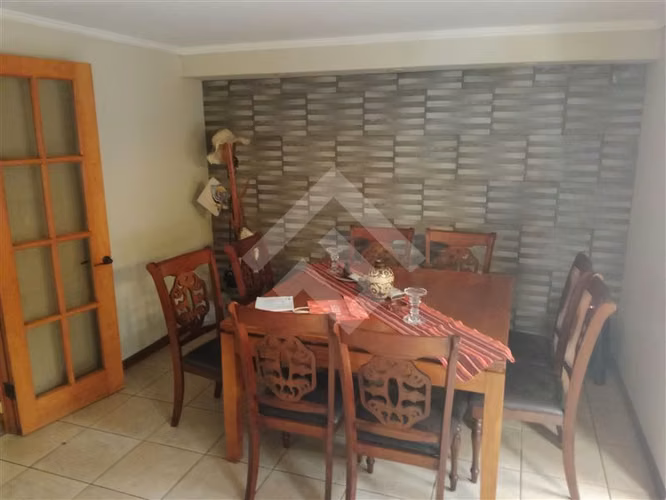 Casa en venta de 6 dorm. en La Florida