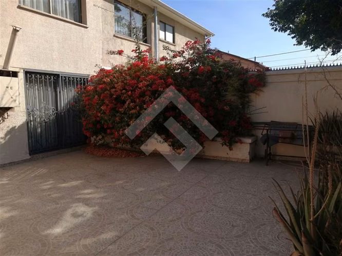 Casa en venta de 5 dorm. en San Joaquín