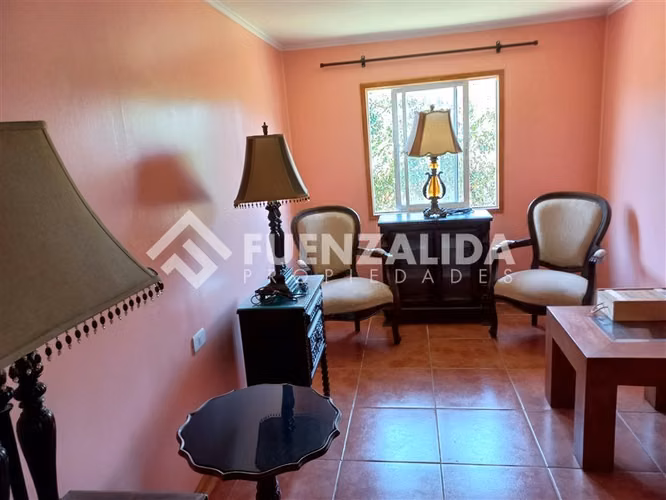 Casa en venta de 4 dorm baños, piscina, central, impecable.