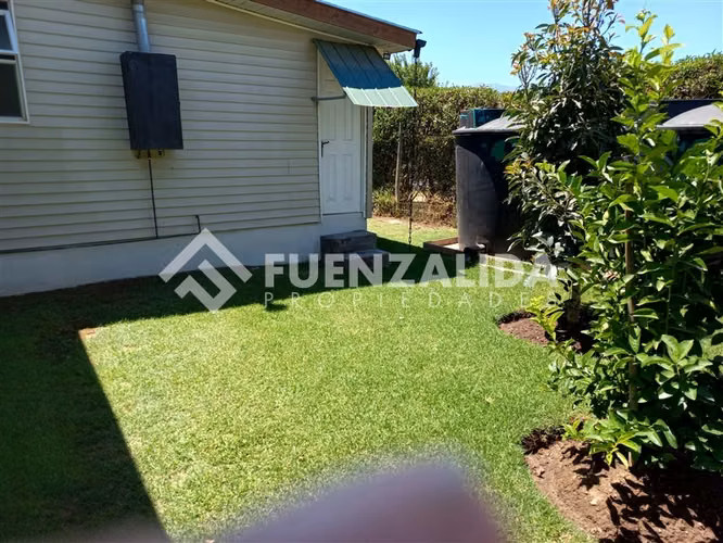 Casa en venta de 4 dorm baños, piscina, central, impecable.