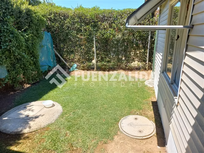 Casa en venta de 4 dorm baños, piscina, central, impecable.