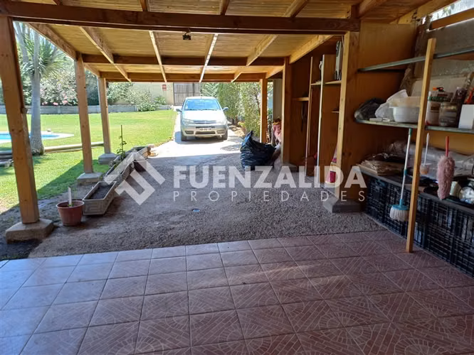 Casa en venta de 4 dorm baños, piscina, central, impecable.