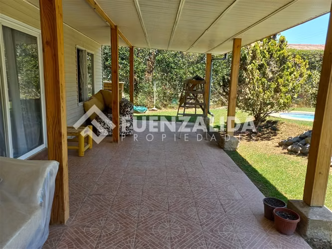 Casa en venta de 4 dorm baños, piscina, central, impecable.