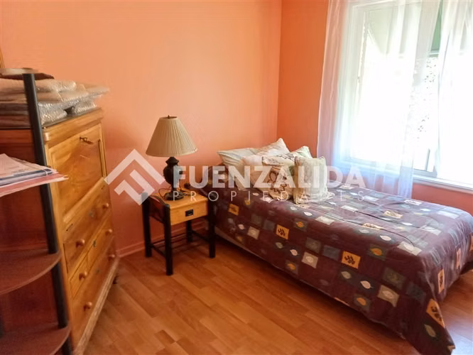 Casa en venta de 4 dorm baños, piscina, central, impecable.