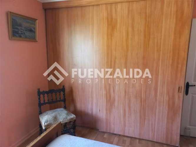 Casa en venta de 4 dorm baños, piscina, central, impecable.