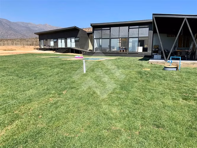 Amplia Casa en venta en Olmué
