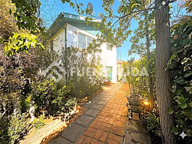 Casa en venta de 4 dorm. en Vitacura