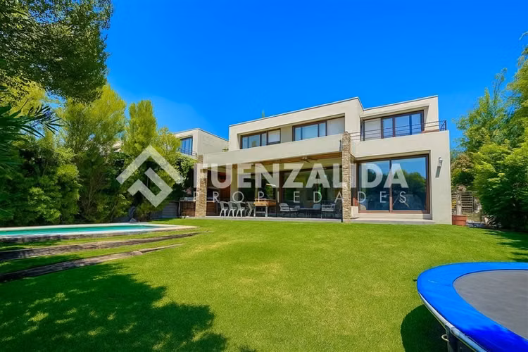Casa en venta de 4D /4B , Colegio Alianza Francesa Chicureo