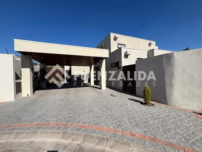 Casa en venta de 4D, Colegios San Anselmo, Alemán, Colina