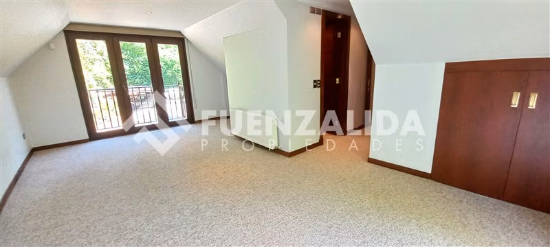 Casa en arriendo de 5 dorm. en Vitacura