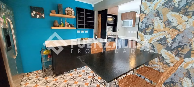 REMODELADA !!!!! Casa 4 Dorm, Estar, 3 Estac.