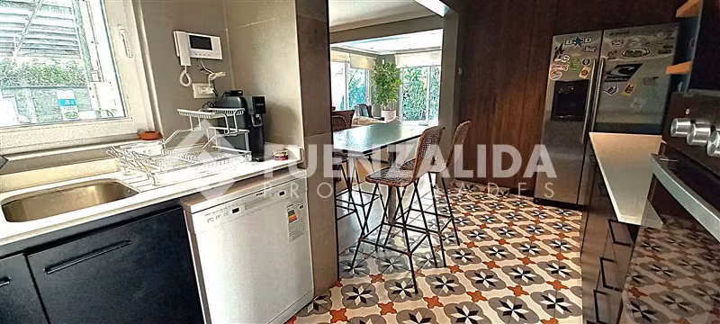 REMODELADA !!!!! Casa 4 Dorm, Estar, 3 Estac.